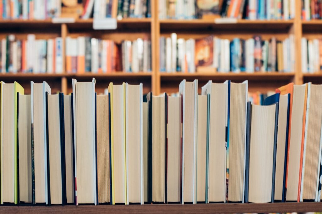 découvrez notre bibliothèque en ligne, un espace dédié à l'amour des livres où vous pouvez explorer une vaste collection d'ouvrages, accéder à des ressources variées et profiter d'un environnement calme et inspirant pour votre lecture et étude.