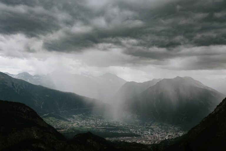 découvrez tout sur les précipitations : définition, causes, mesure et importance du rainfall pour l'environnement et l'agriculture. informations essentielles et conseils pratiques.