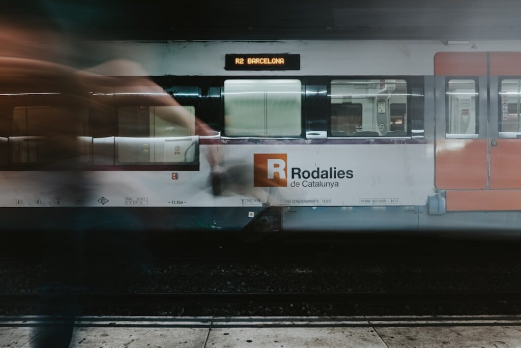 consultez les horaires d’arrivée en temps réel pour vos transports en commun. restez informé en direct sur les prochains arrêts et gérez facilement vos déplacements quotidiens.