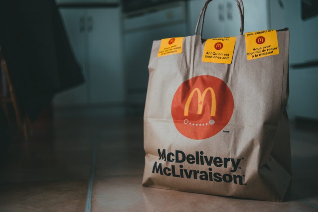 découvrez l’univers mcdonald’s : menus classiques, nouveautés, offres spéciales et services pour toute la famille. trouvez votre restaurant le plus proche et profitez d’une expérience rapide et savoureuse.
