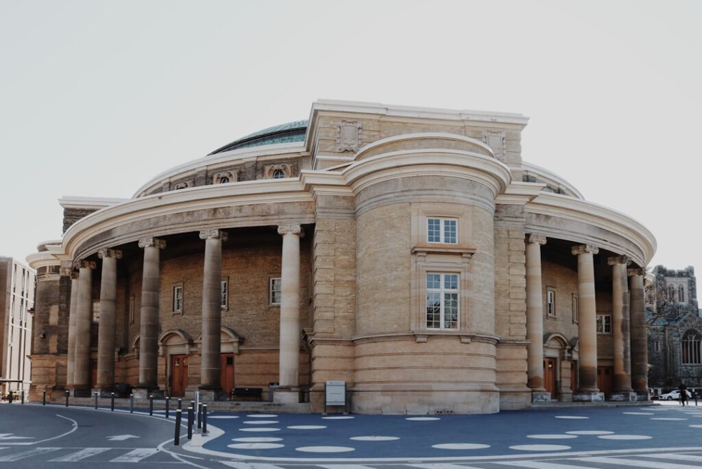 découvrez toutes les informations essentielles sur le tribunal de montpellier : adresses, horaires, contacts et démarches juridiques pour faciliter vos procédures au cœur de la ville.
