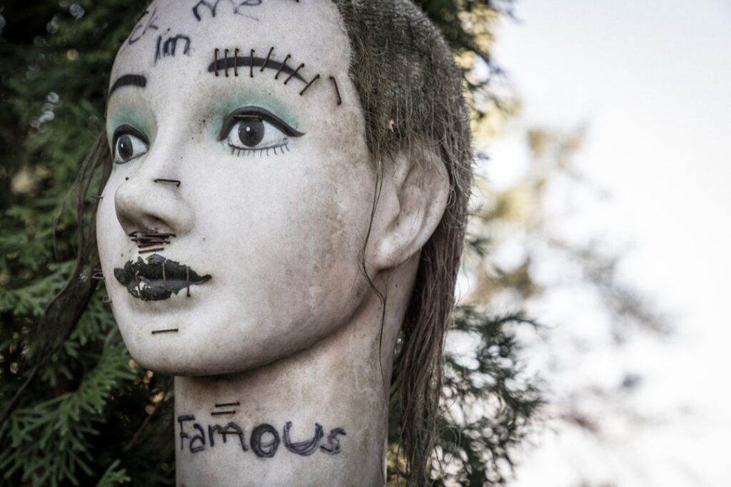 découvrez tout sur les piercings : types, tendances, soins et conseils pour choisir le piercing idéal et garantir une cicatrisation rapide et sans risque.