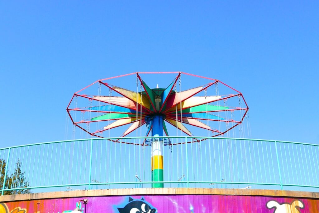 découvrez l'univers magique des fêtes foraines avec des manèges, des jeux et des gourmandises pour toute la famille.