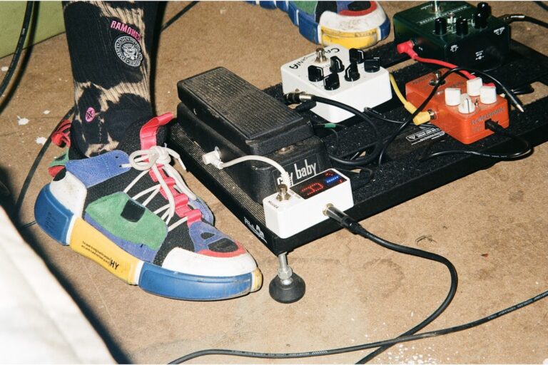 découvrez notre sélection d'électroniques d'occasion : qualité garantie à petit prix, pour acheter malin et réduire votre impact environnemental.