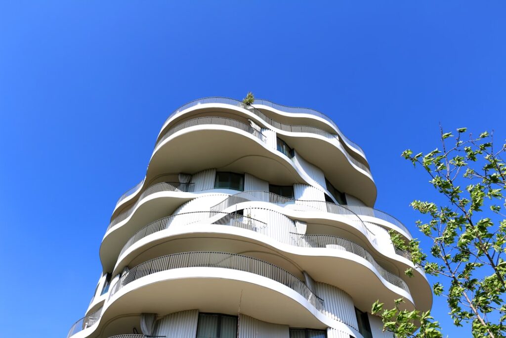 découvrez l'odéon de montpellier, un lieu culturel emblématique offrant une programmation variée de spectacles, concerts et événements artistiques au cœur de la ville.